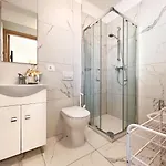 Apartament Zeus *