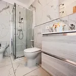 Zeus Apartament *