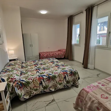 Zeus Apartment *