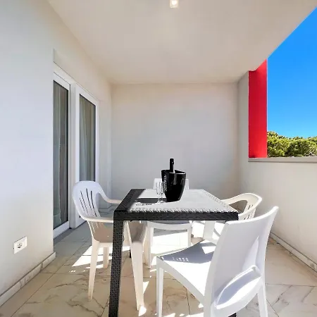 Zeus Apartment *