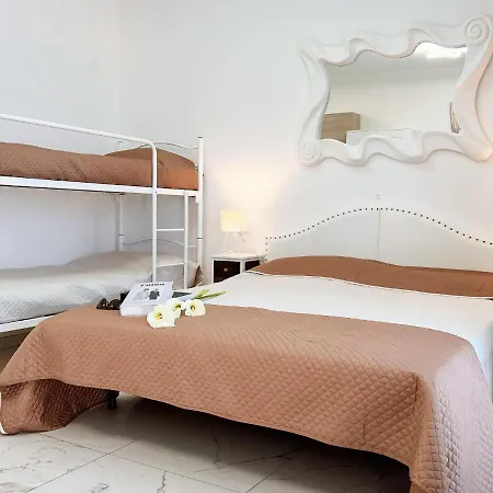 Zeus Apartment