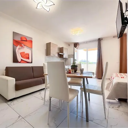 Zeus Apartment