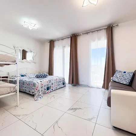 Zeus Apartament *