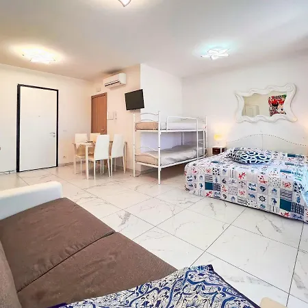 Zeus Apartament *